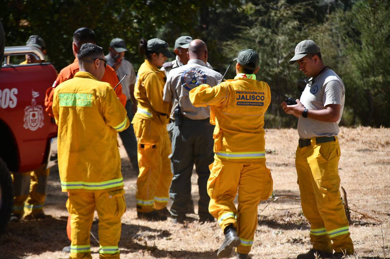 CONTINÚA COMBATE DE INCENDIO FORESTAL EN CHIQUILISTLÁN Y ATEMAJAC DE