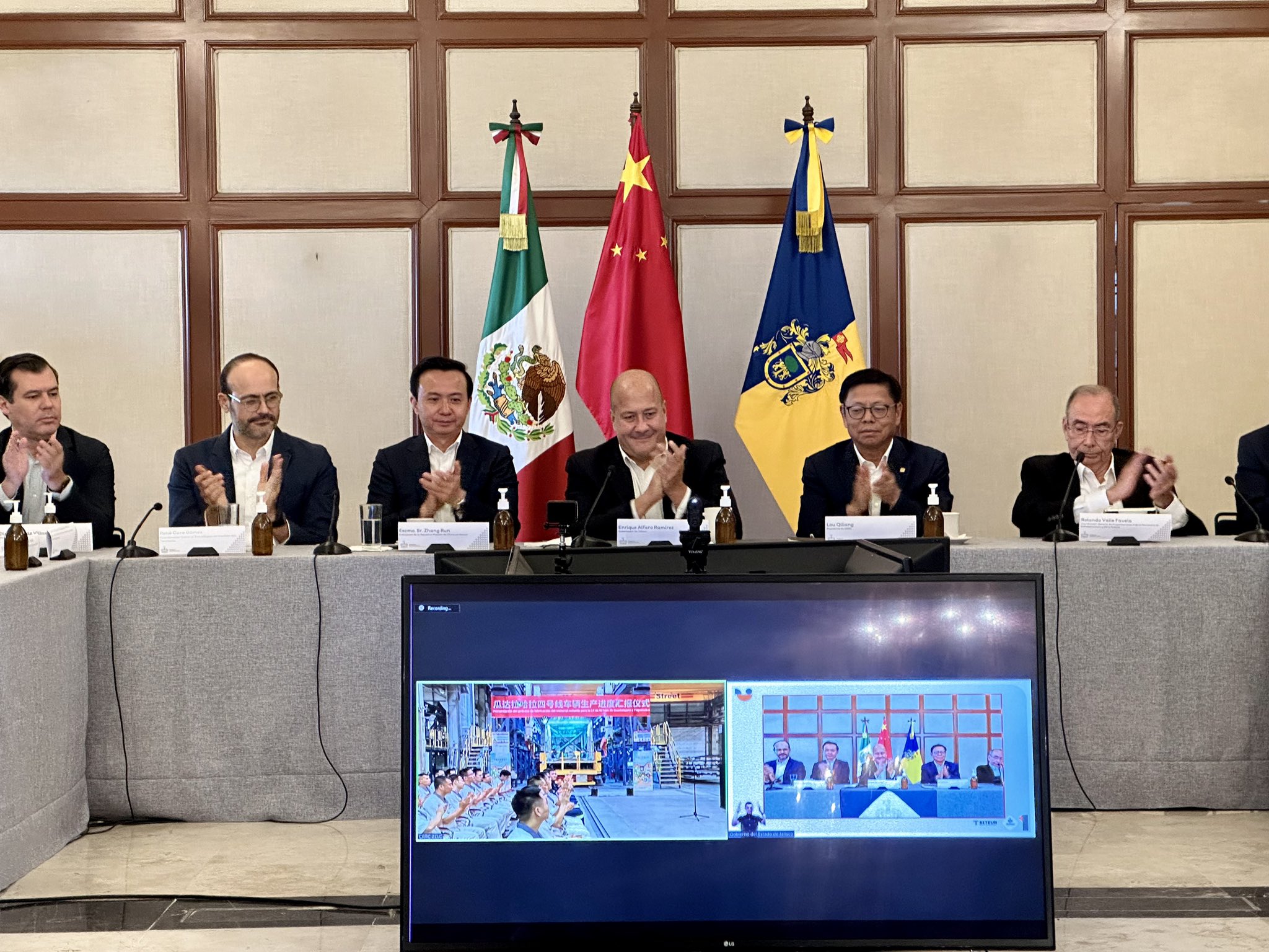 ENRIQUE ALFARO SUPERVISA FABRICACIÓN DE TRENES PARA LÍNEA 4 DE MI TREN