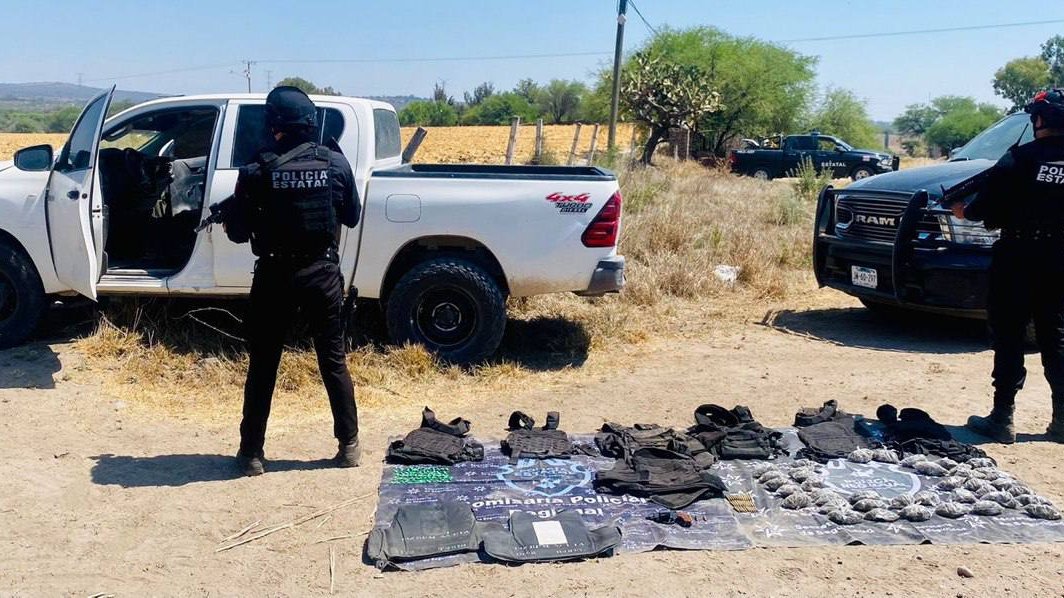 LOCALIZAN VEHÍCULO CON ARMAS EQUIPO TÁCTICO Y DROGAS EN ENCARNACIÓN DE