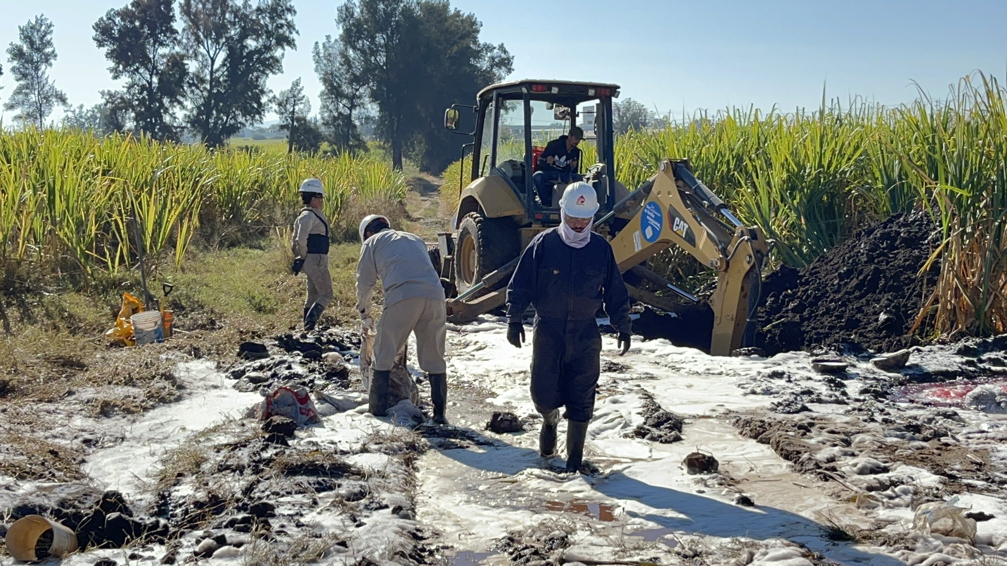 Reportan Fuga En Ducto De Pemex En Huaxtla 2986