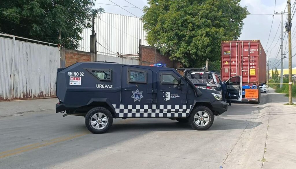 POLICÍAS TAPATÍOS DESARTICULAN BANDA DE ROBA TRÁILERES