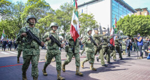 ENRIQUE ALFARO ASISTE AL TRADICIONAL DESFILE CÍVICO MILITAR DE LA INDEPENDENCIA